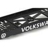 Suport pentru plăcuță de înmatriculare auto cu inscripție 3D cromată VOLKSWAGEN. Flexibilitate ridicată a suportului plăcuței, unde nici la lovituri mici nu apar crăpături sau pierderea plăcuței de înmatriculare. Culoare: negru cu logo și inscripție cromată...